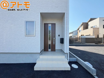 【玄関】 | 清水区北矢部町第6　新築戸建　1号棟 | 落ち着いた色合いの玄関はダブルロックで防犯性に優れた仕様になっています♪
