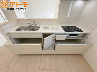 【キッチン】 | 清水区北矢部町第6　新築戸建　1号棟 | 大容量システムキッチン♪お料理スペースやシンク広々！毎日の家事をしっかりサポート♪