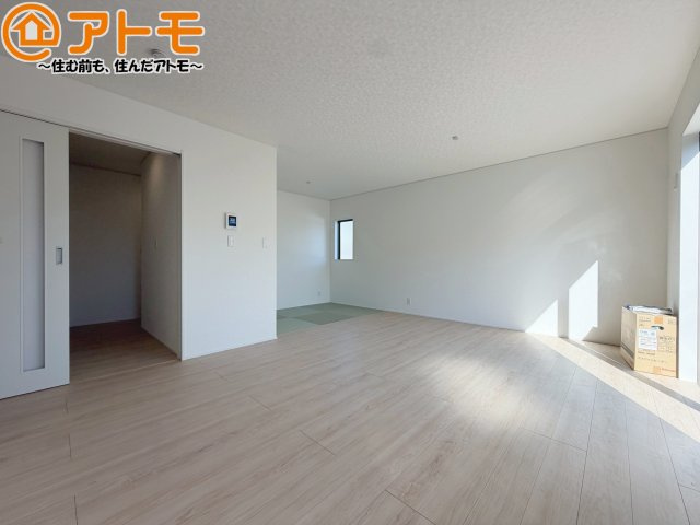 【居間・リビング】 | 清水区北矢部町第6　新築戸建　1号棟 | 日当たりのよいリビングは、一年を通してぽかぽかとしています。家族が自然と集まる空間になりそうですね♪