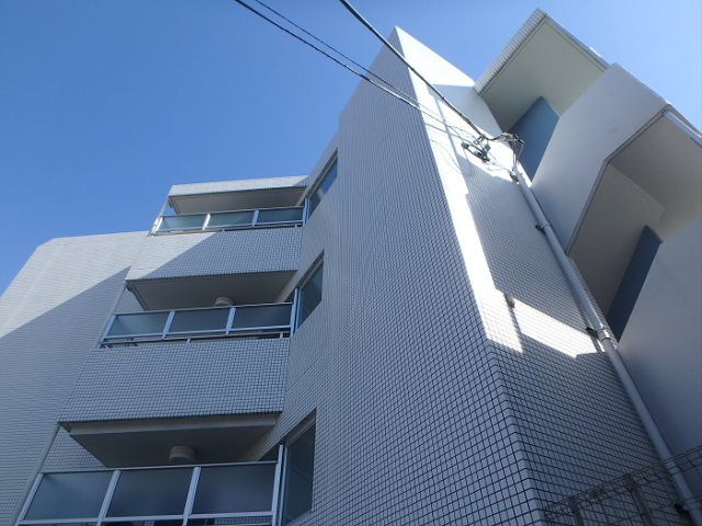 コリーヌ平町四番館の外観