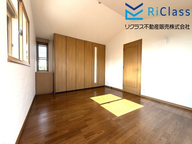 中古戸建　神戸市須磨区友が丘7丁目の子供部屋|約7.2帖の２階西側の子供部屋です