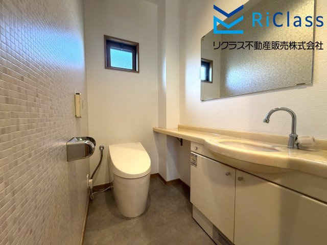 中古戸建　神戸市須磨区友が丘7丁目のトイレ|1階のウォシュレット付トイレです