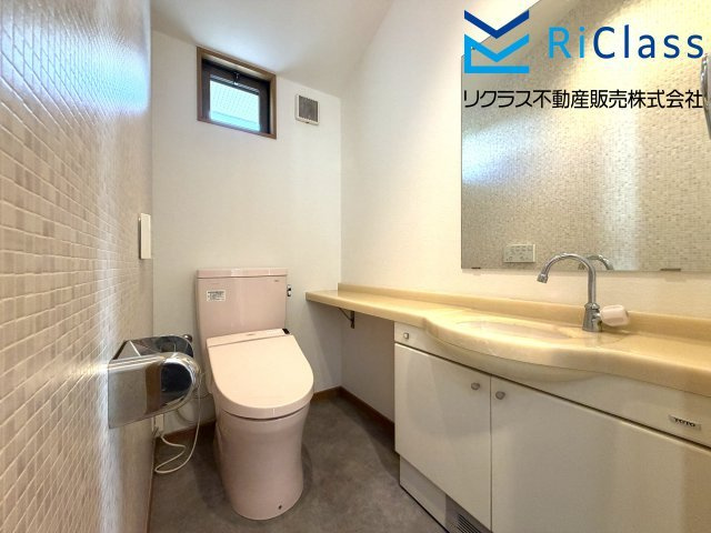 中古戸建　神戸市須磨区友が丘7丁目のトイレ|２階のウォシュレット付トイレです