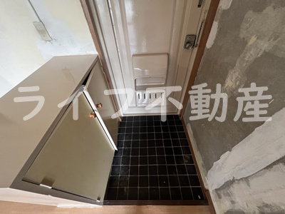 第2千寿ハイツの玄関