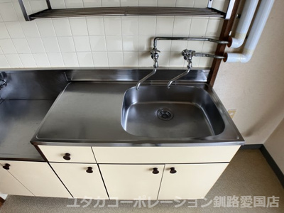 【キッチン】 | 富士マンション暁　401号室 | キッチン水回りもシンプルにスッキリとしています。
