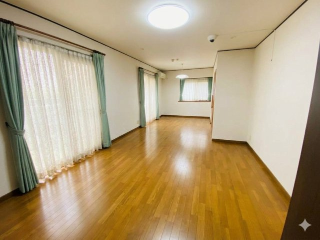 富里市日吉台　戸建の居間・リビング
