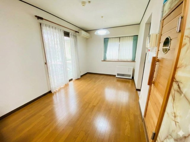 富里市日吉台　戸建の居間・リビング