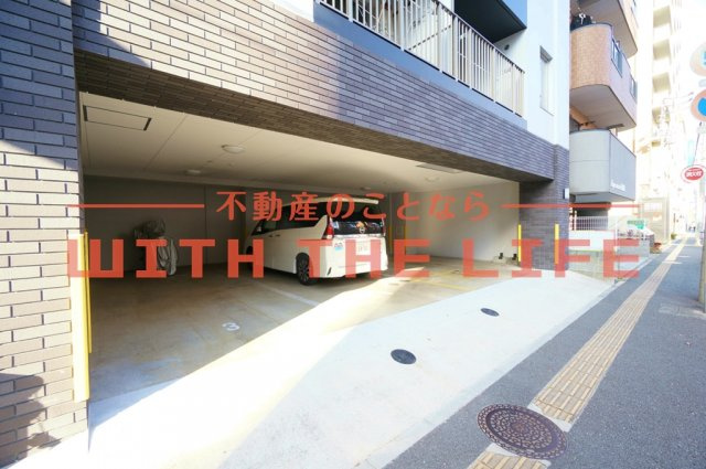 J-PLACE（ジェイプレイス）東町【キャッシュバック対象物件】の駐車場|車をお持ちの方に嬉しい駐車場付きの物件です