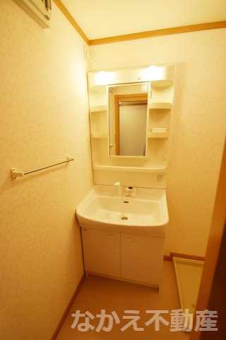【洗面所】 | 明るい洗面所です