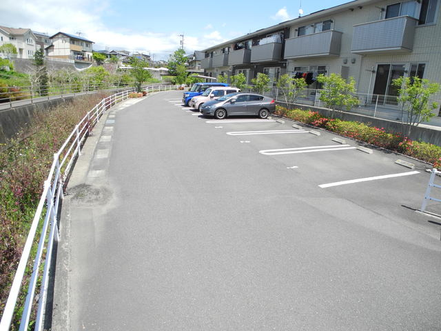 ラ・サクラ・サクラ・Ⅱの駐車場