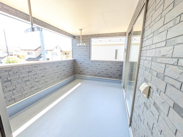 常総市若宮戸　第2　新築戸建て　2号棟のバルコニー|人気のインナーバルコニー。室内と一体感があり、雨の日のお子様の遊び場や、ペットの安全な外気浴スペースにも最適です♪