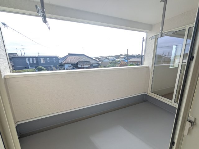 常総市若宮戸　第2　新築戸建て　2号棟のバルコニー|人気のインナーバルコニー。室内と一体感があり、雨の日のお子様の遊び場や、ペットの安全な外気浴スペースにも最適です♪