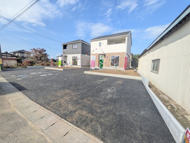 常総市若宮戸　第2　新築戸建て　2号棟の前面道路含む現地写真|写真だけでは伝わらない快適さを、ぜひ現地で体感しませんか？
即日見学可能です！平日のご案内も可能です♪
お気軽にお問合せまたはお電話ください！
0297-86-8370まで【リアライズ不動産】