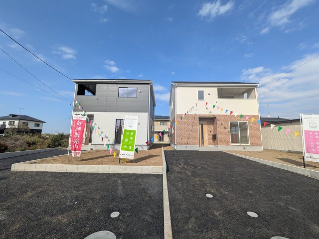 常総市若宮戸　第2　新築戸建て　2号棟の外観|【月々4万円台〜】
写真だけでは伝わらない快適さを、ぜひ現地で体感しませんか？
即日見学可能です！平日のご案内も可能です♪
お気軽にお問合せください！