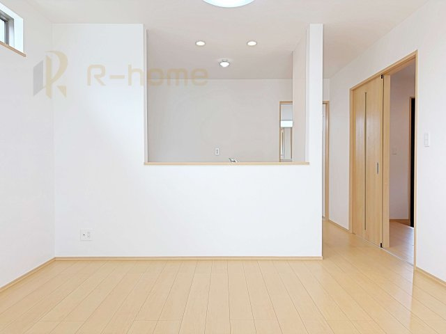 常陸大宮市宇留野　新築戸建て　A号棟のキッチン|リビングで遊ぶお子様にも目が届くカウンターキッチン！