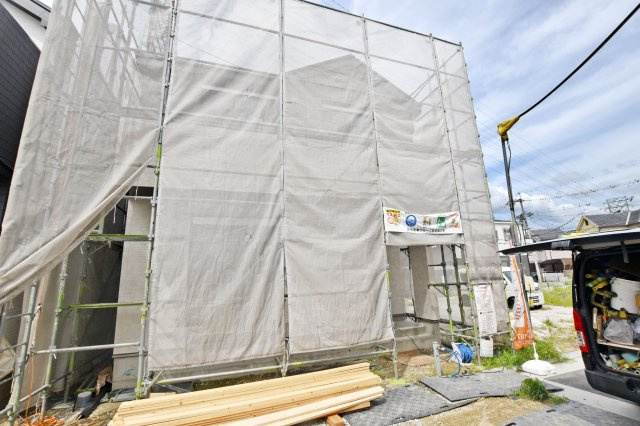 ハートフルタウン田能4丁目新築一戸建て│3LDK+駐車駐輪の外観|開発道路入口から撮影した現地外観写真です。
家族の未来を見据えた、全9区画の新しい街並み。