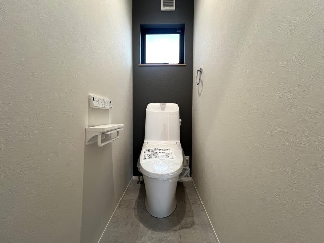 良い家は玄関をあけた瞬間の第一印象で決まる！！このお家も思わずキュン...な【旭区川井本町新築戸建】のトイレ|トイレもきれいです