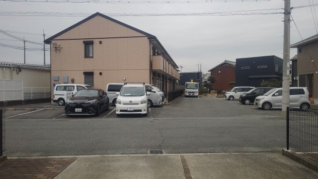 セントラルグレイスCの駐車場