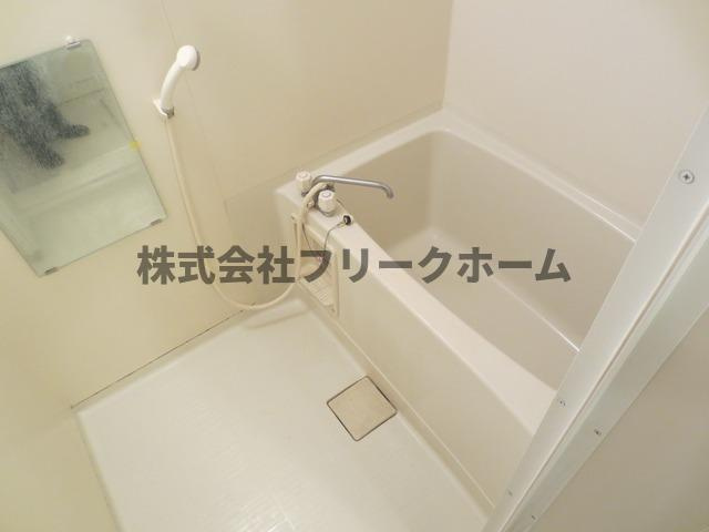 小金井市前原町３丁目のアパートの浴室