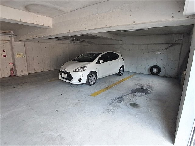 ロイヤルサクラの駐車場|敷地内駐車場スペース完備