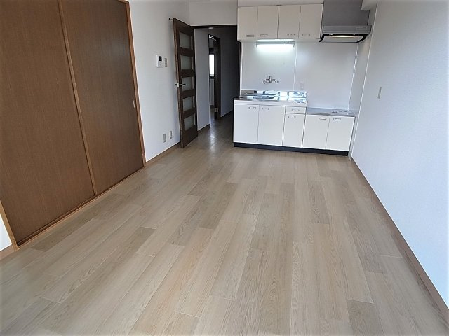 ロイヤルサクラの居間・リビング|明るく綺麗なリビングはオススメ