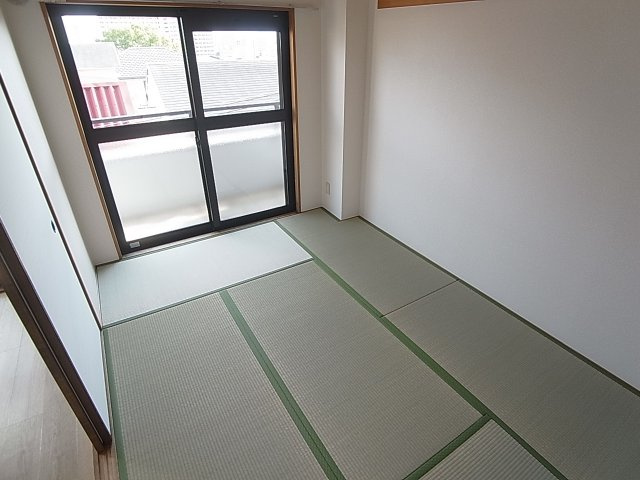 ロイヤルサクラの内装|和室の畳入替済で清潔感有ります