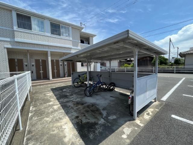 クレストール横黒の外観