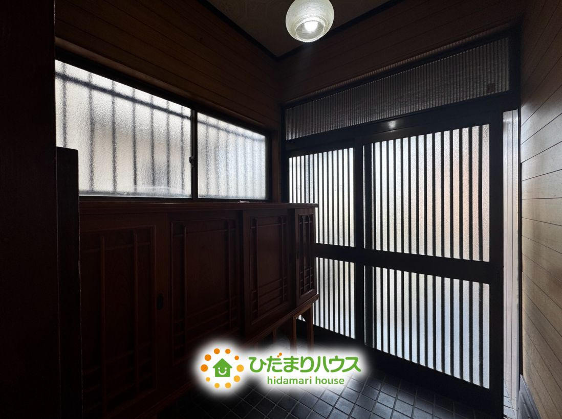 加須市礼羽　中古一戸建ての玄関