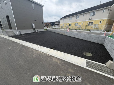 【駐車場】 | 常総市本石下第12　 | お車を並列で2～3台駐車可能です（車種による）