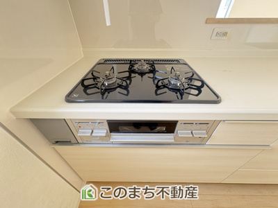 【キッチン】 | 常総市本石下第12　 | 3口ビルトインコンロで同時調理可能☆時短家事につながりますね☆