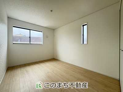 【洋室】 | 常総市本石下第12　 | 2面採光の明るい室内が好印象◎