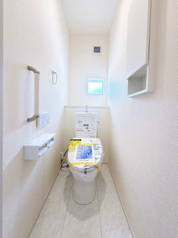 【トイレ】 | 高崎市新町　平屋　新築住宅 | 清潔感にあふれた空間と機能的な洗浄装置。毎日何度も使う場所だから快適に。便利に。