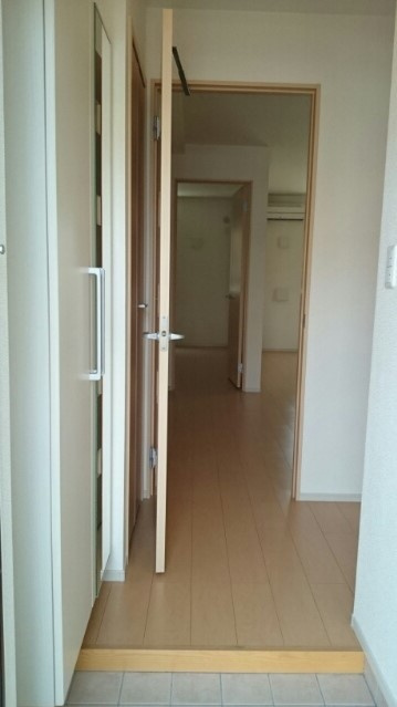 メゾン　ド　ソレイユAの玄関