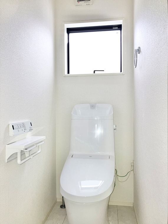 丸山戸建のトイレ