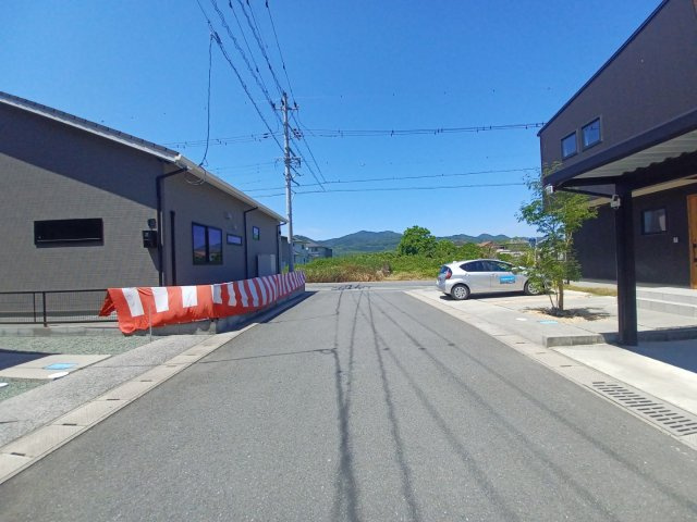 宇土市高柳町の中古一戸建の前面道路含む現地写真|北側