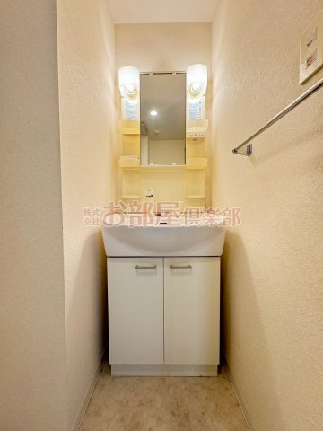 adorationの洗面所|脱衣スペースもあります