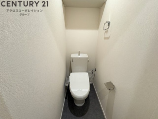 温水洗浄便座付きのトイレです♪