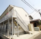 ＴＹ七里のエントランス