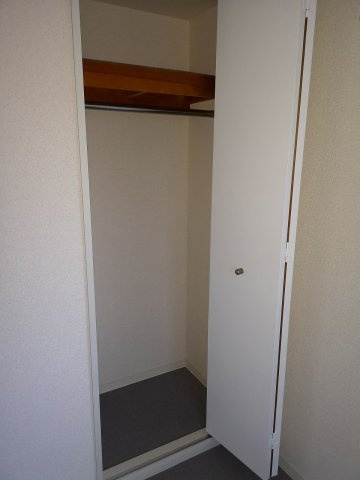 調布市深大寺東町８丁目のアパートの収納