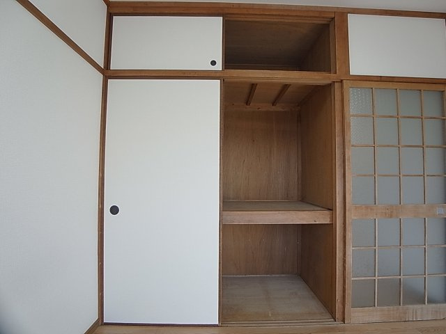 カナヤマンション 三信の収納|押入れも広々使えます