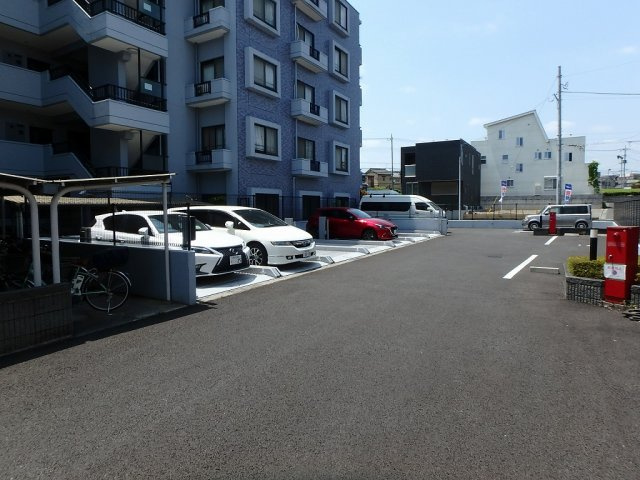 セザール第二西所沢の駐車場