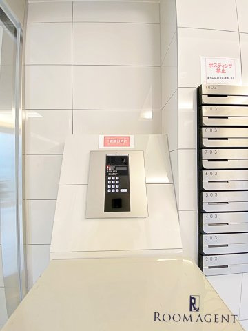 アレーヌコート新瑞橋のエントランス