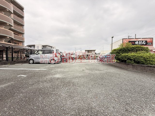 グランドゥールパティオの駐車場|車をお持ちの方に嬉しい駐車場付きの物件です