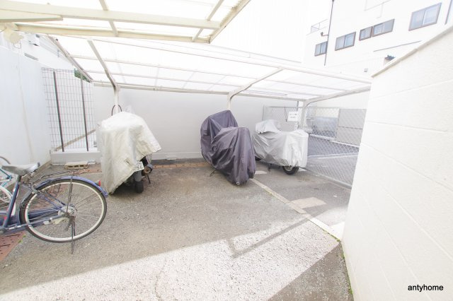 サンシャインマンション　仲介手数料無料の駐車場