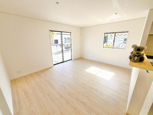 【居間・リビング】 | 高崎市新町　新築住宅 | 窓を開けるとスッーと爽やかな風を感じるリビング。家族の笑顔が集まる幸せな空間。