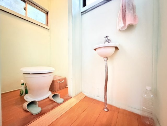 【常総線駅チカ6分♪】筑西市野殿中古物件のトイレ