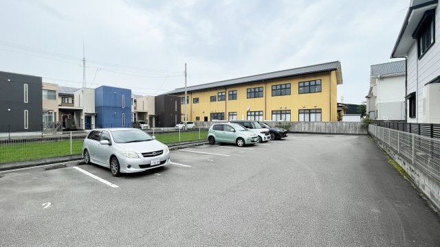 シャーメゾン ボナール B棟の駐車場