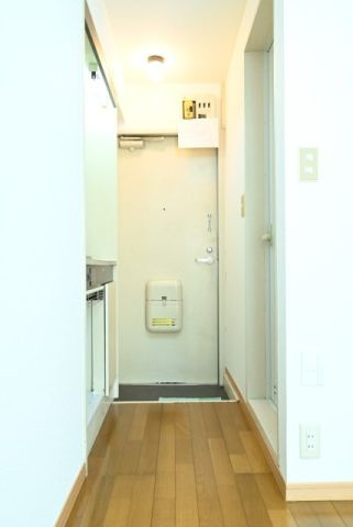 メトリブ三軒茶屋の玄関