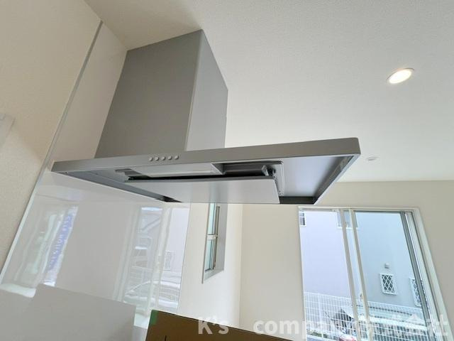 茅ヶ崎市浜須賀　新築戸建のキッチン|お手入れのしやすいスリムタイプのレンジフード☆