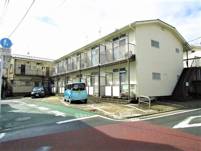 ハイツナカノブ駐車場の外観